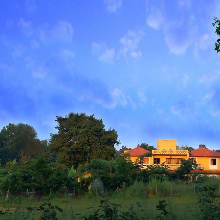 Courtyard House Otel Kānha Dış mekan fotoğraf