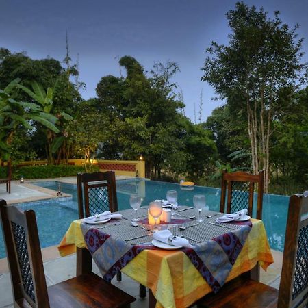 Courtyard House Otel Kānha Dış mekan fotoğraf