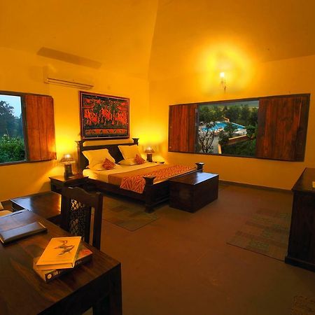 Courtyard House Otel Kānha Dış mekan fotoğraf