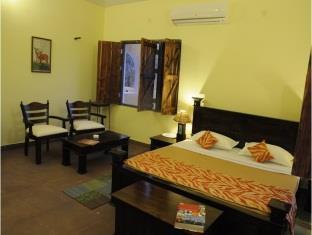 Courtyard House Otel Kānha Dış mekan fotoğraf