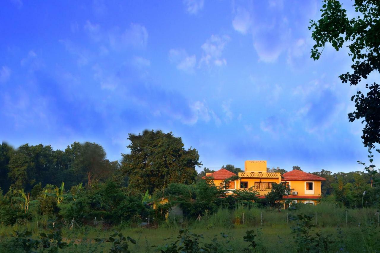 Courtyard House Otel Kānha Dış mekan fotoğraf
