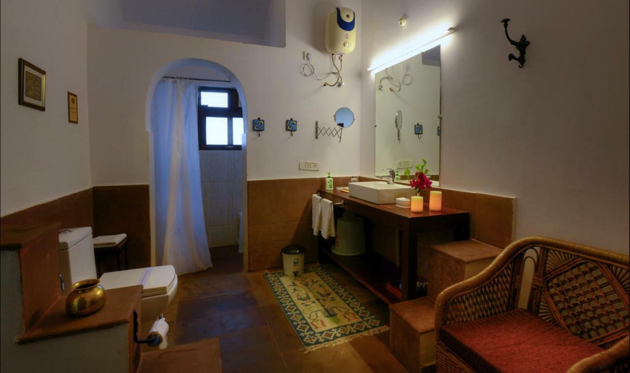 Courtyard House Otel Kānha Dış mekan fotoğraf