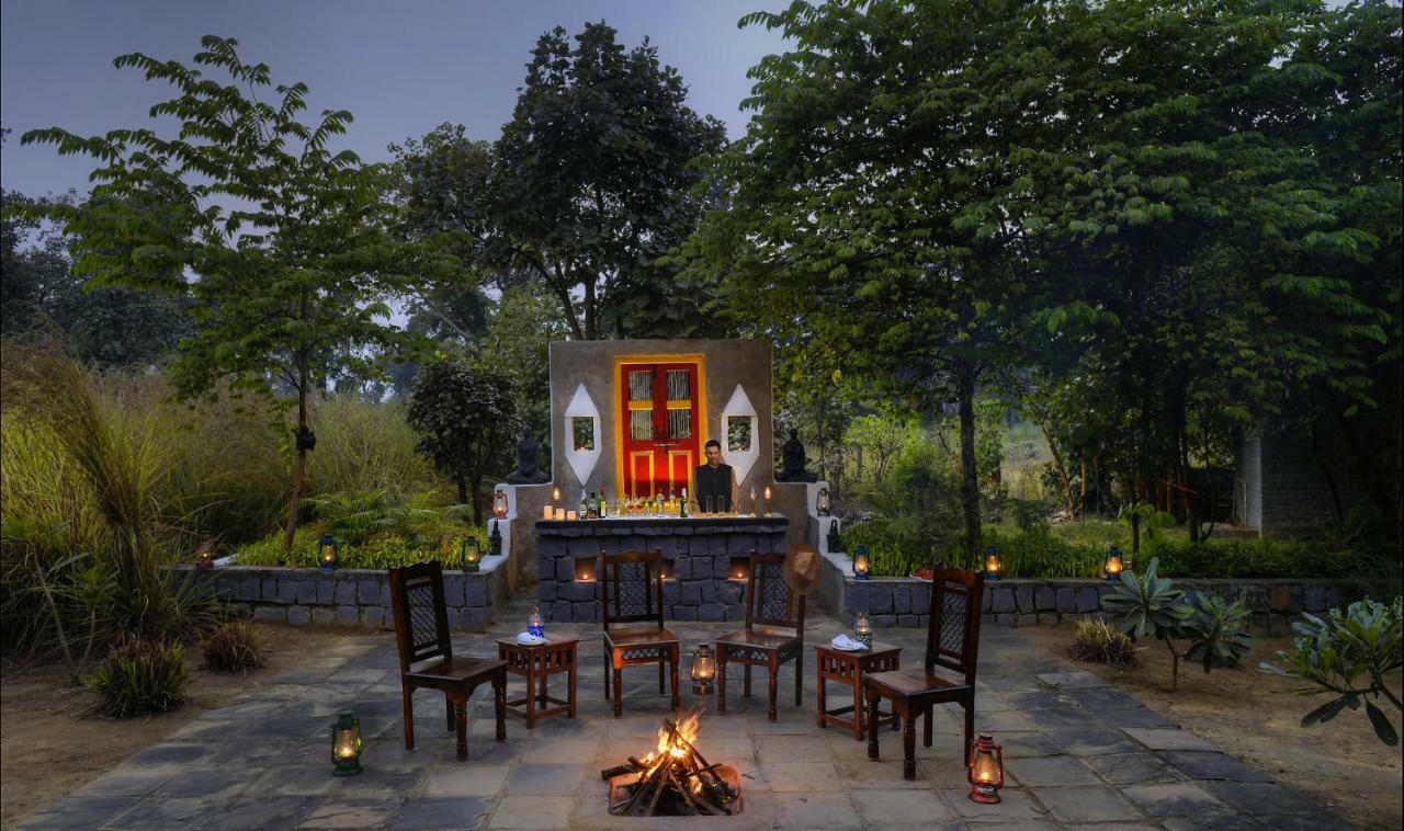 Courtyard House Otel Kānha Dış mekan fotoğraf