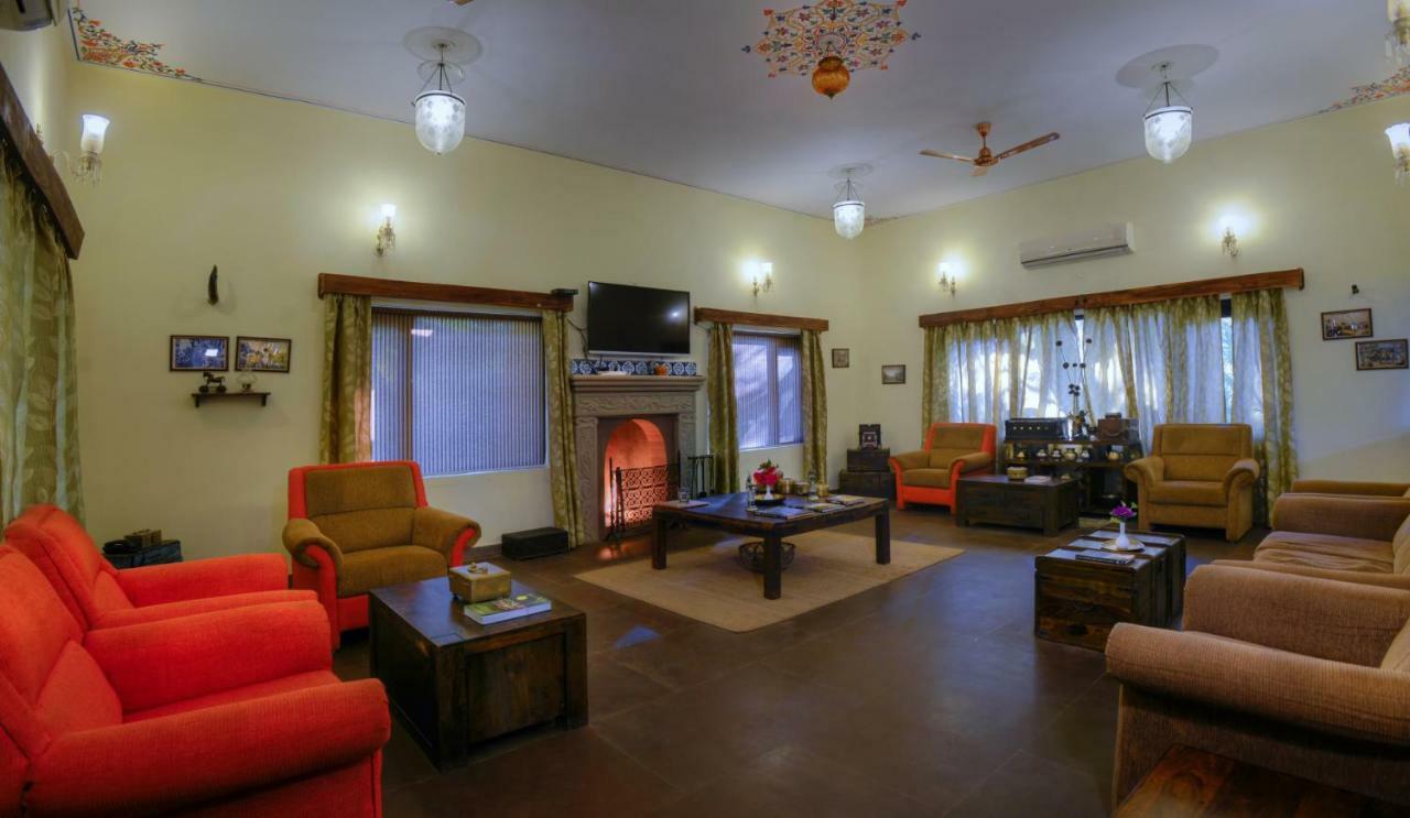 Courtyard House Otel Kānha Dış mekan fotoğraf
