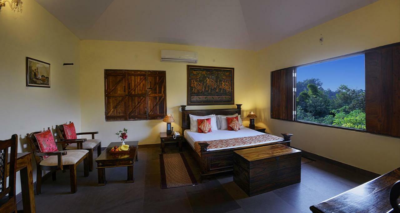 Courtyard House Otel Kānha Dış mekan fotoğraf