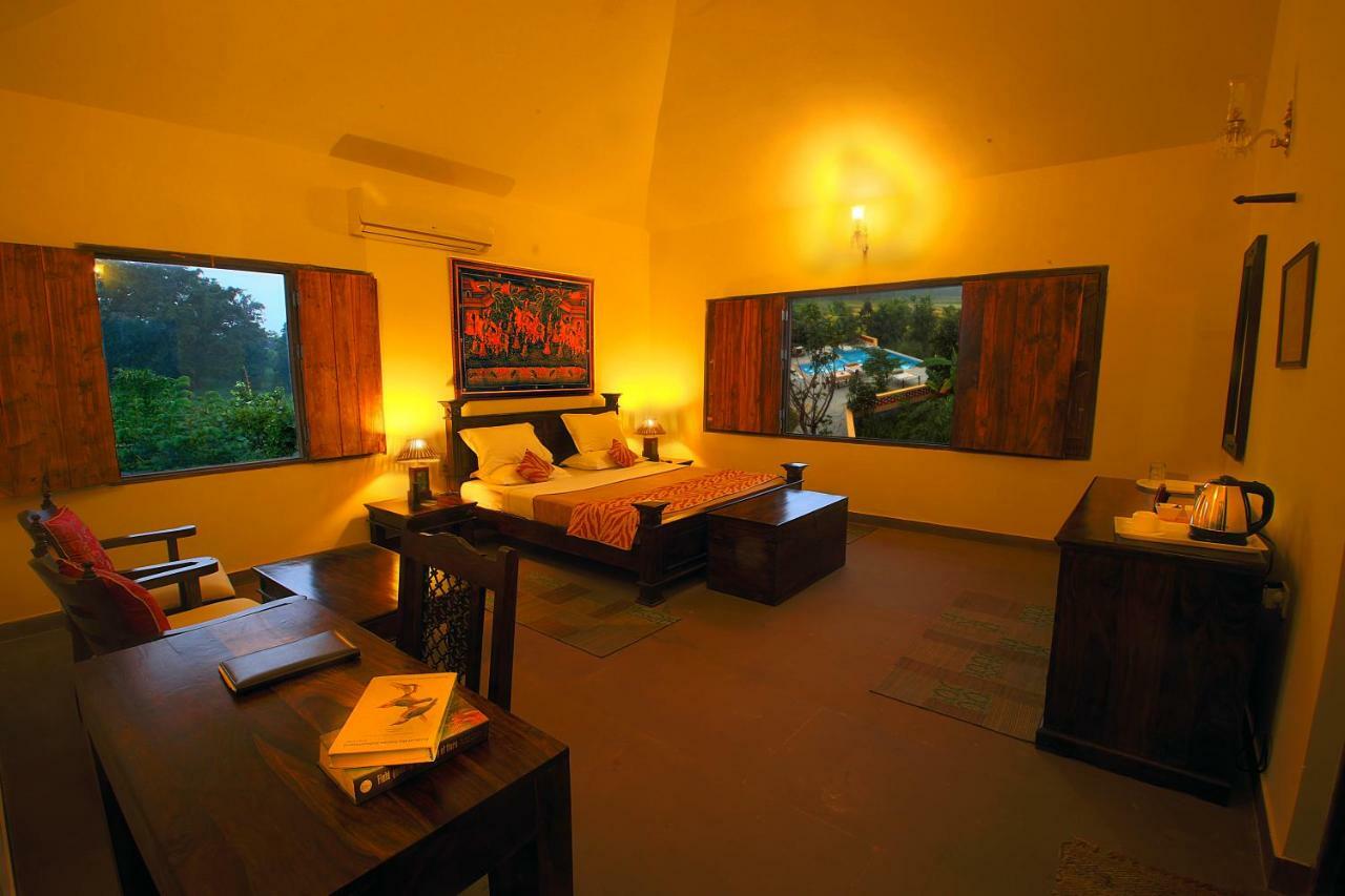 Courtyard House Otel Kānha Dış mekan fotoğraf