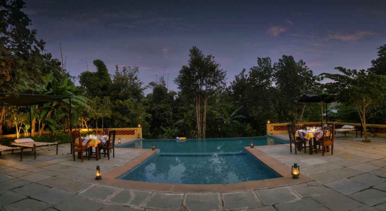 Courtyard House Otel Kānha Dış mekan fotoğraf