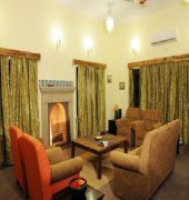 Courtyard House Otel Kānha Dış mekan fotoğraf